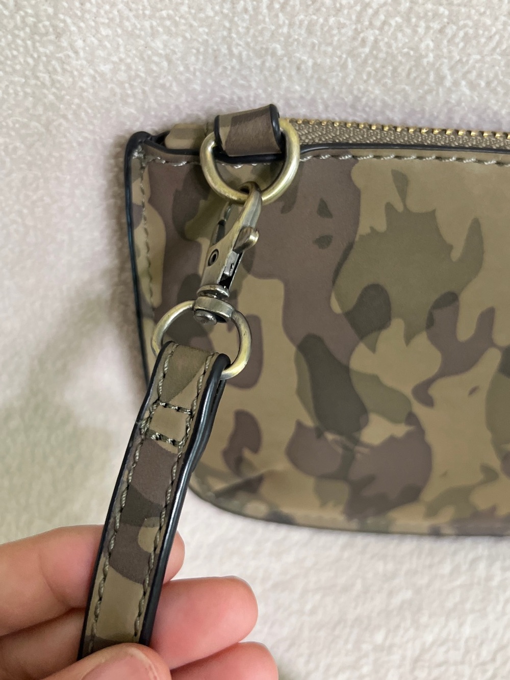 Joy Susan Mini Crossbody Wristlet Clutch Vegan Leather Camo Bag Adjustable Strap - Picture 8 of 14
